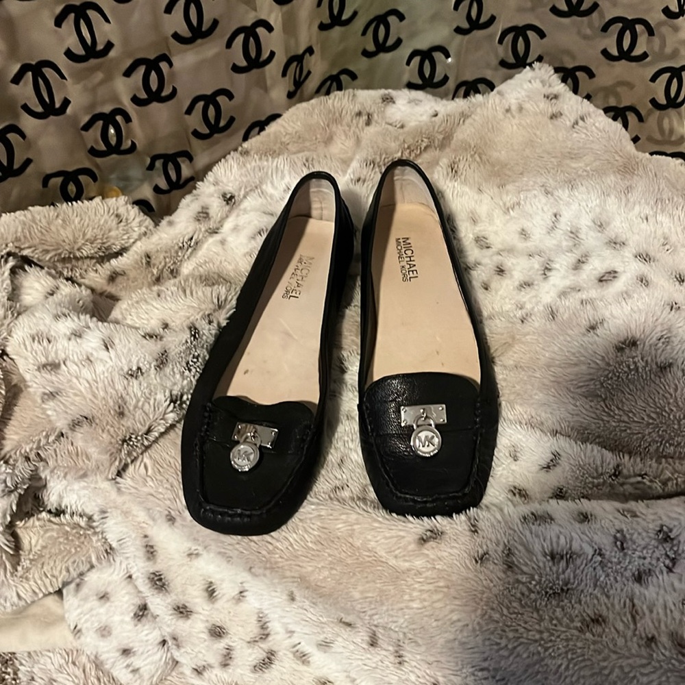 EUC Michael Kors Black Loafers size 8 womens